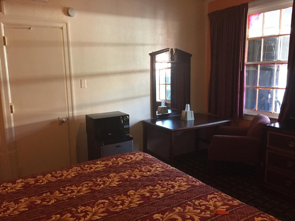 Budget Inn Downtown Mobile Buitenkant foto